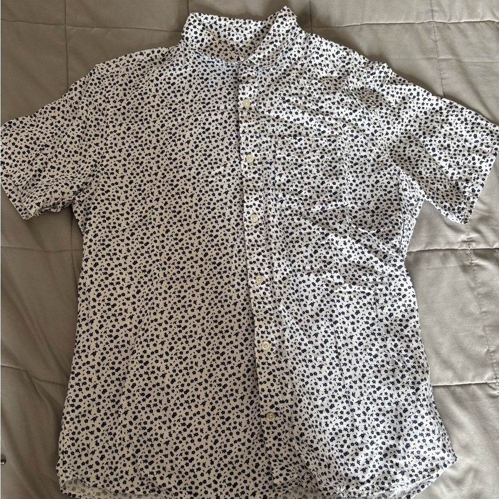 GAP Men's Black and White Patterned Shirt